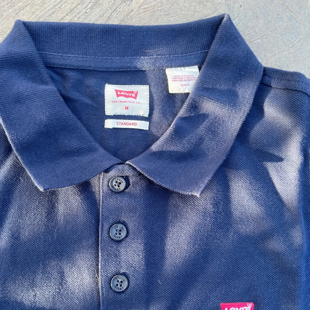 LEVI’S | Dark Blue Navy Chest Logo Polo Shirt M